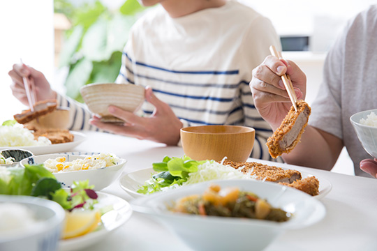 食事の際によく噛まない